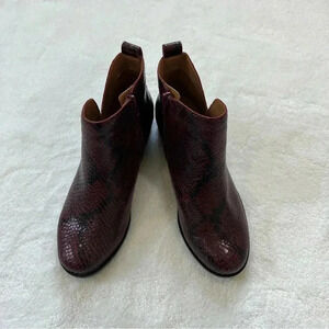 Vionic Womens Clara Burgundy Ankle Boots Size 6